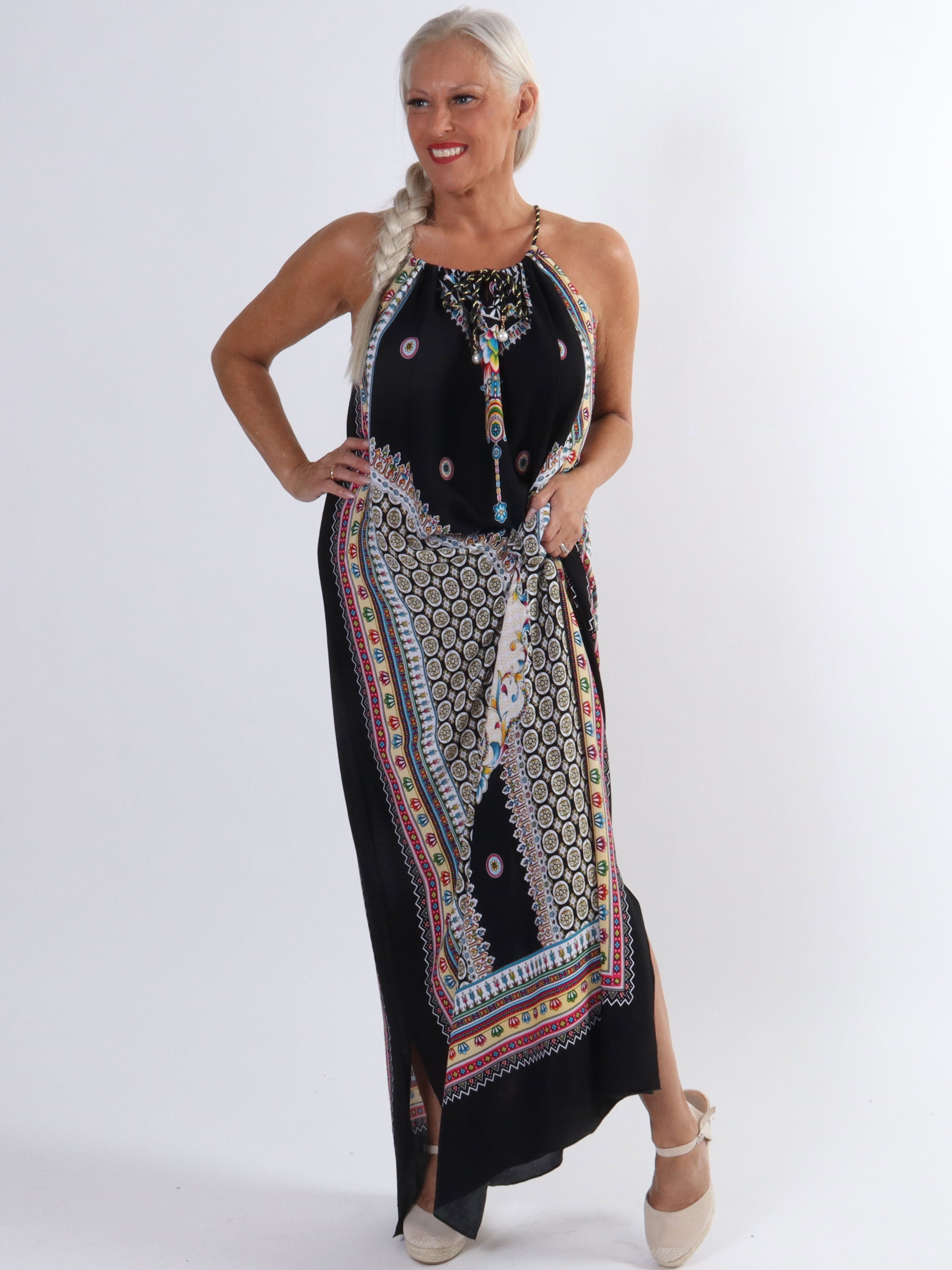 Elina - Lang farvet plus size kjole med snoet stropper